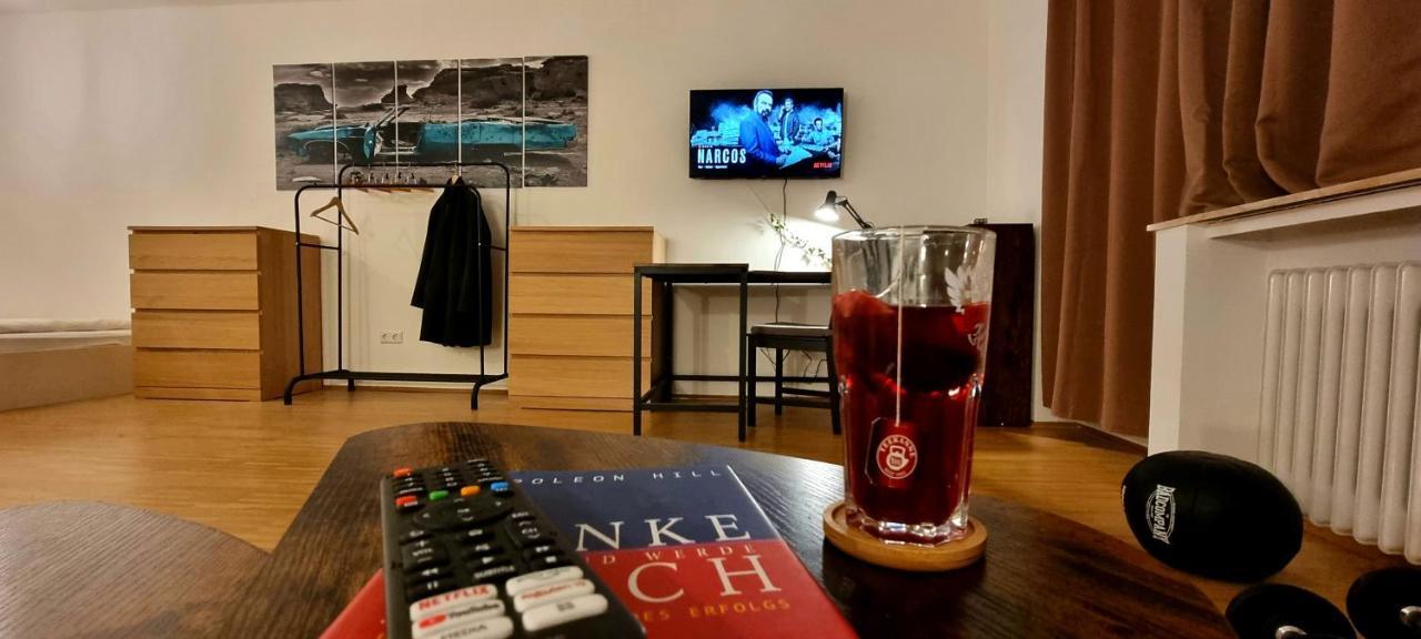 Business Apartment Mit Kuche Fur 1-3 +Netflx+5G Wlan Nahe Der Mhh Im Industrial Design Hannover Bagian luar foto